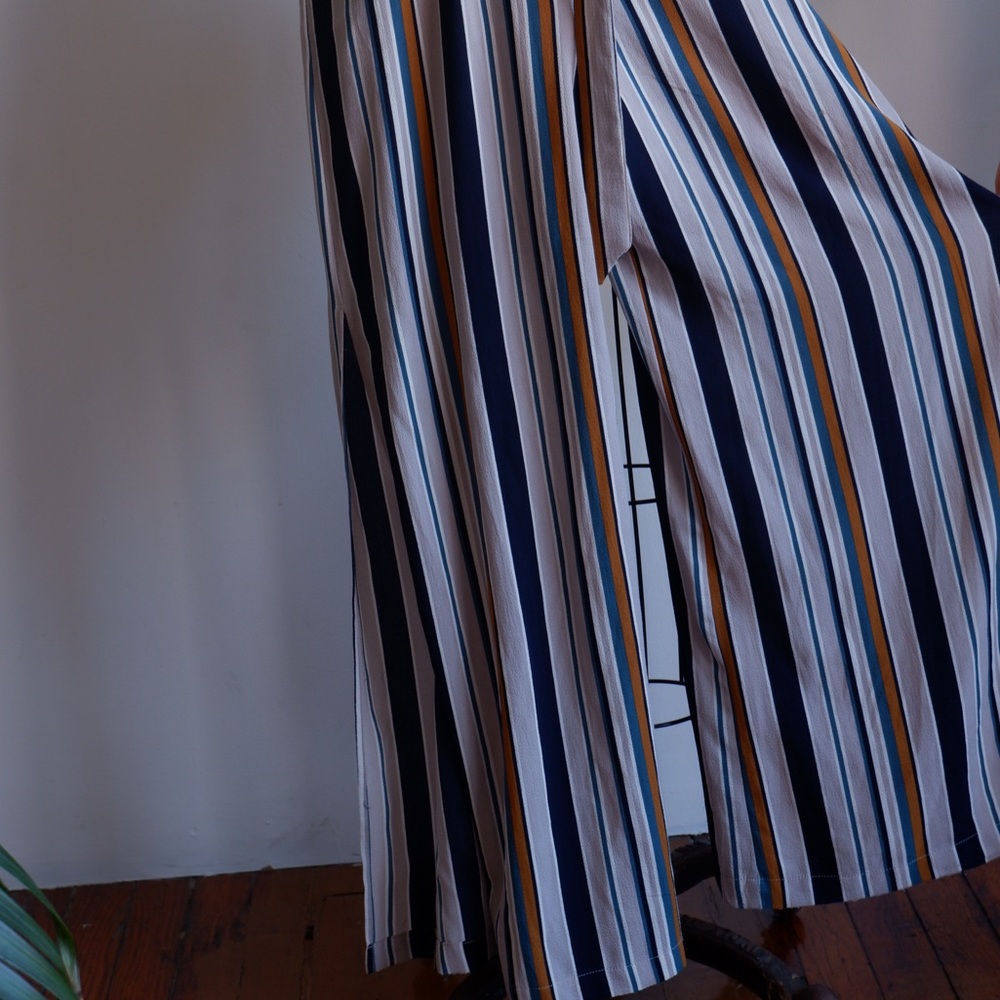 Sleeveless Stripes Jumpsuit - Picture 6 of 7